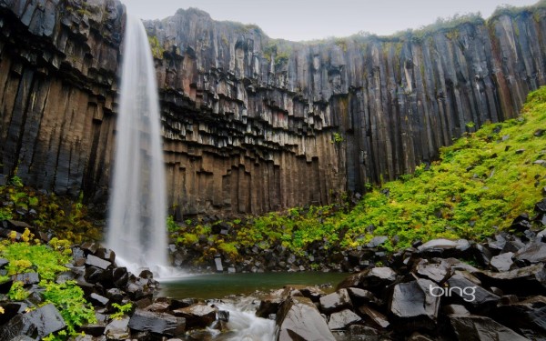 Svartifoss-waterfall-flanked-by-black-hexagonal-basalt-columns-in-Skaftafell-National-Park-Iceland-@-Martin-MoosLonely-Planet-Images